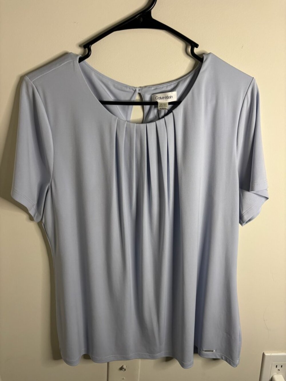 Calvin Klein Light Blue Short-Sleeve Knit Blouse with Vertical Pleats - Size XL
